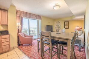 Interior - Budget Friendly Condo for 2 in Myrtle Beach, Walk to the Waves! (Myrtle Beach)