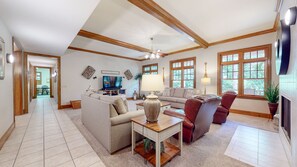 Smart TV - A beautiful home to help you create your dream vacation! (Hilton Head)