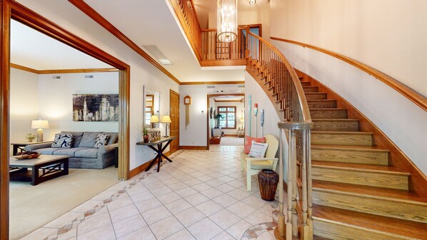 المنشأة من الداخل