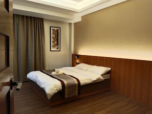 Deluxe-Zimmer, 1 Queen-Bett, Nichtraucher, Poolzugang