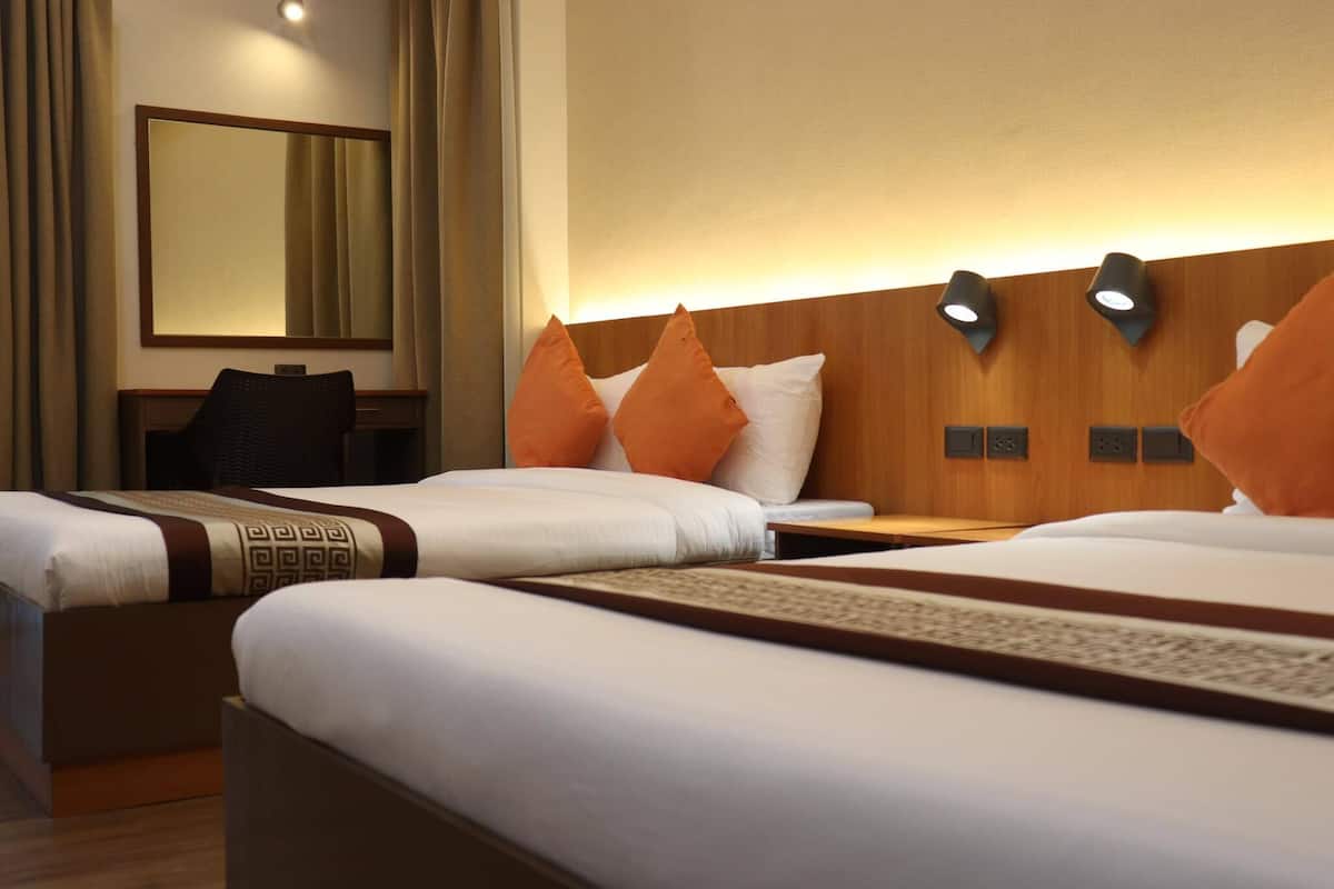 Superior Room, 2 Queen Beds, Pool Access, Pool View