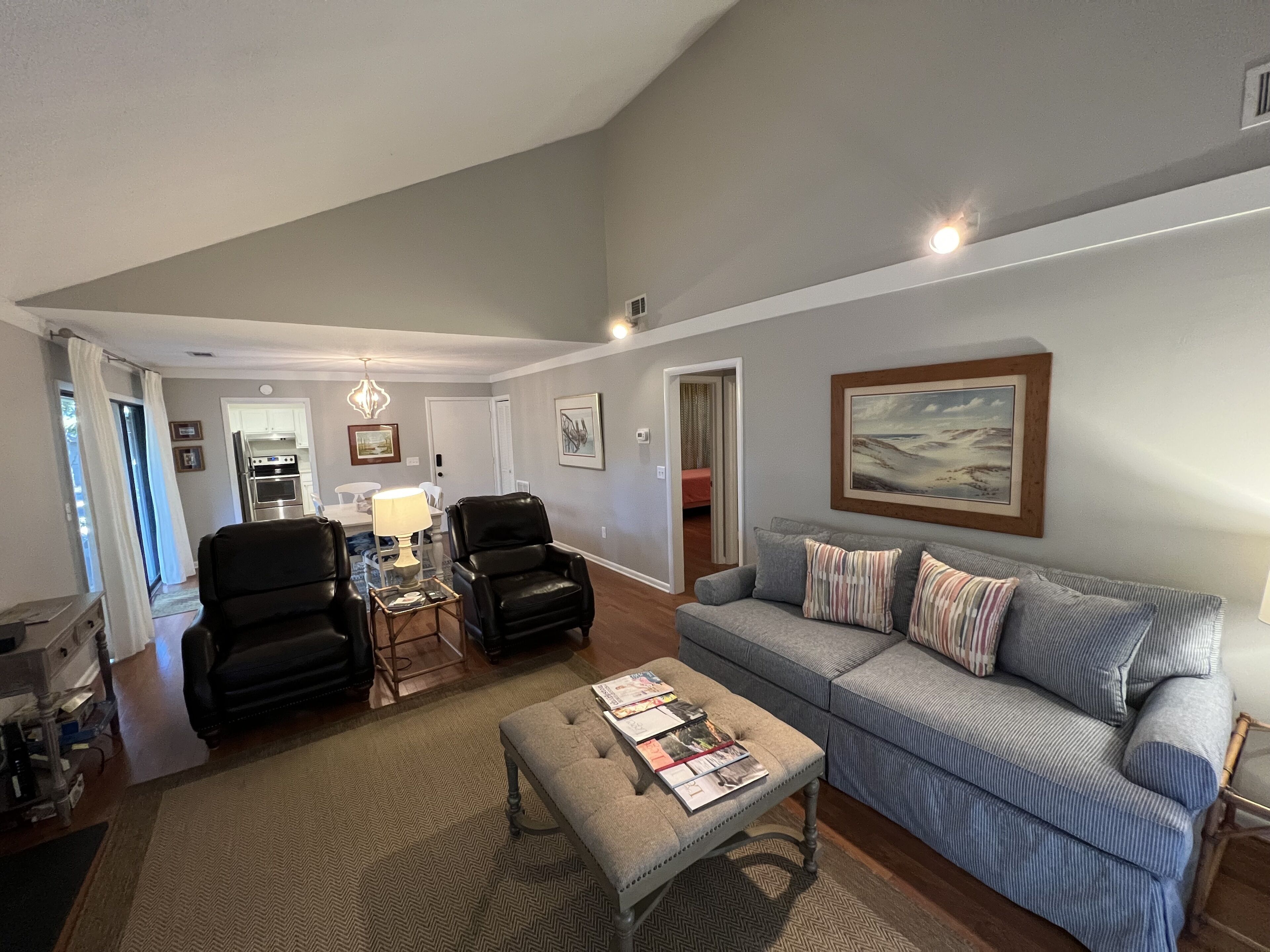 2BR 2BA Oceanwoods Cottage, Short Walk to the Beach and Park 