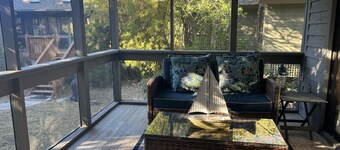 2BR 2BA Oceanwoods Cottage, Short Walk to the Beach and Park 