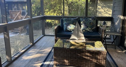 2BR 2BA Oceanwoods Cottage, Short Walk to the Beach and Park