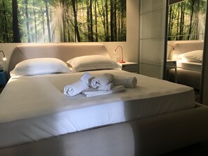 Basic Apartment | 1 bedroom, blackout drapes, iron/ironing board, free WiFi - One bedroom apartment (Split)