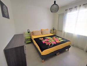 1 bedroom, desk, iron/ironing board, travel cot - Appt "mosaïque" au Pied du Lagon de L'ermitage (Saint Paul)