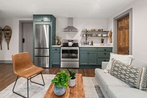 TV, offices - Spacious Stowe Home off of Mountain Rd (Stowe)