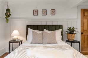 Unclassified image, 3 of 46, button