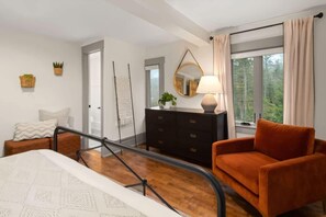 10 bedrooms, iron/ironing board, WiFi, bed sheets - Spacious Stowe Home off of Mountain Rd (Stowe)