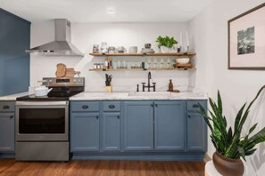 Fridge, microwave, oven, stovetop - Luxe Vermont Duplex (Stowe)