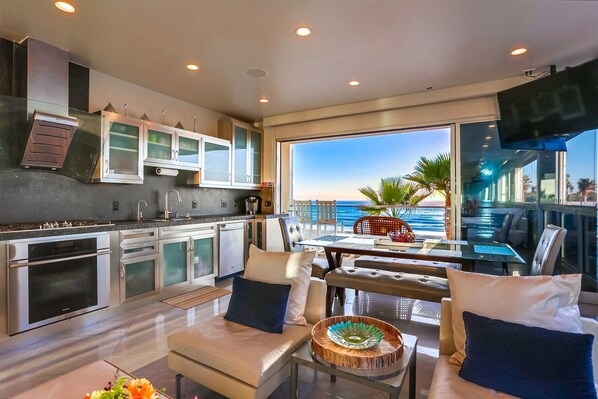 Interior - South Beach | Oceanfront 5BR in Mission Beach (San Diego)