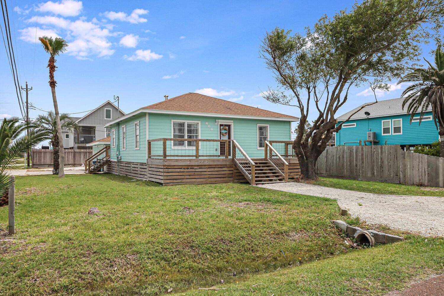 PET FRIENDLY 3br/2ba, Nestled in downtown Port A, just minutes from the beach