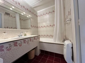 Bathtub