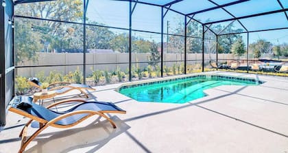 Upstay - 18-Guest Mansion w Pool, Games, Cinema