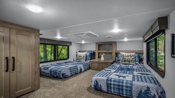 2 bedrooms, desk, free WiFi, bed sheets