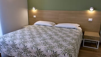 Skrivebord, wi-fi (inkludert) og sengetøy