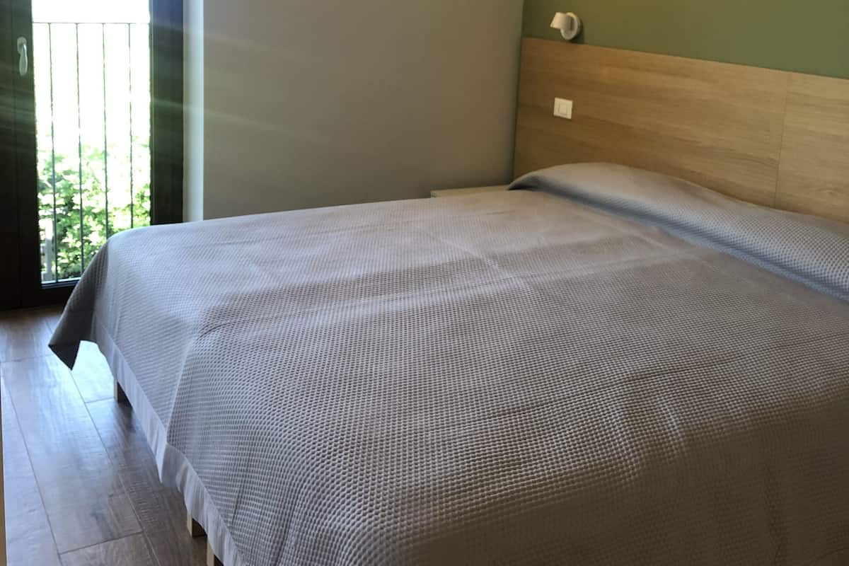 Schreibtisch, kostenloses WLAN, Bettwäsche