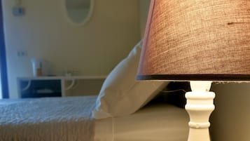 Doppelzimmer, Balkon, Seeblick | Schreibtisch, kostenloses WLAN, Bettwäsche