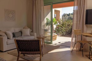 Unclassified image, 2 of 16, button