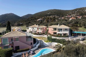 Unclassified image, 4 of 16, button