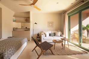 1 bedroom, desk, iron/ironing board, bed sheets - Modern Studio, with patio & pool - Close to Sea (Pogonia)