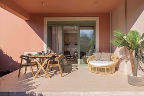 Unclassified image, 5 of 16, button