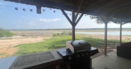 Lake Buchanan Water Front Cabin ~ Hot Tub, Fire Pit lounge, Grill, Kayaks.