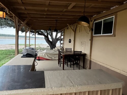 Lake Buchanan Water Front Cabin ~ Hot Tub, Fire Pit lounge,  Grill, Kayaks.