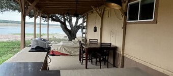 Lake Buchanan Water Front Cabin ~ Hot Tub, Fire Pit lounge,  Grill, Kayaks.