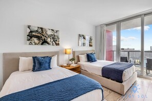 Desk, iron/ironing board, travel crib, WiFi - Upper studio|Balcony | Pool + Gym| Near Beach (Hallandale Beach)