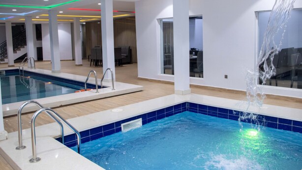 15 piscinas internas