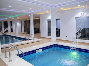 15 indoor pools - Focus Holiday Inn (Abuja)