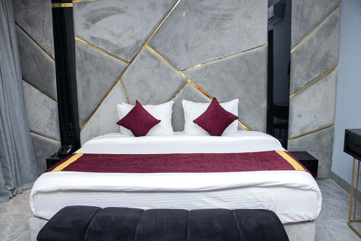 Quarto superluxo | 1 quarto, frigobar, individualmente decorados