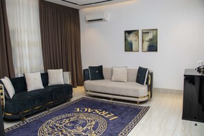 Businesssviitti, tupakointi kielletty | Oleskelualue | Älytelevisio, Netflix, suoratoistopalvelut