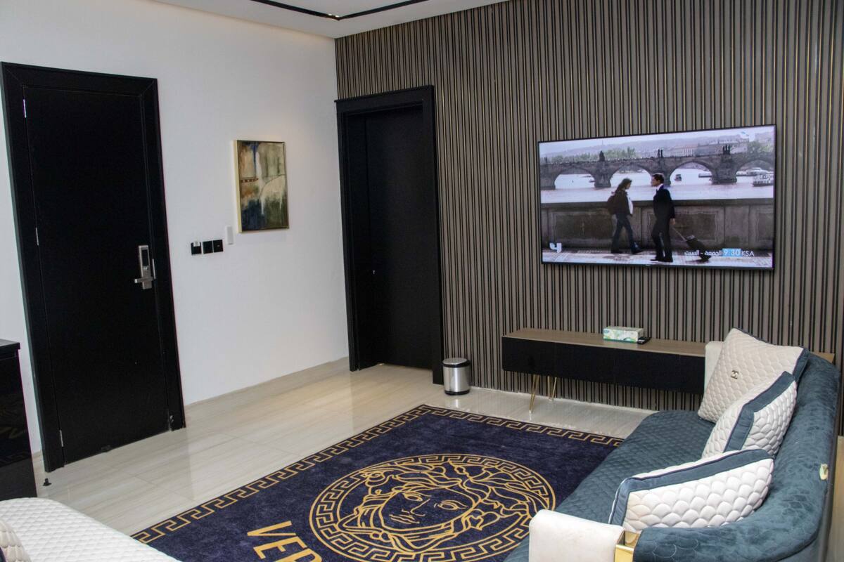 Business Suite, Non Smoking | Living area