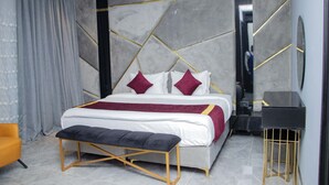 Quarto superluxo | Frigobar, escrivaninha, quartos à prova de som, Wi-Fi de cortesia