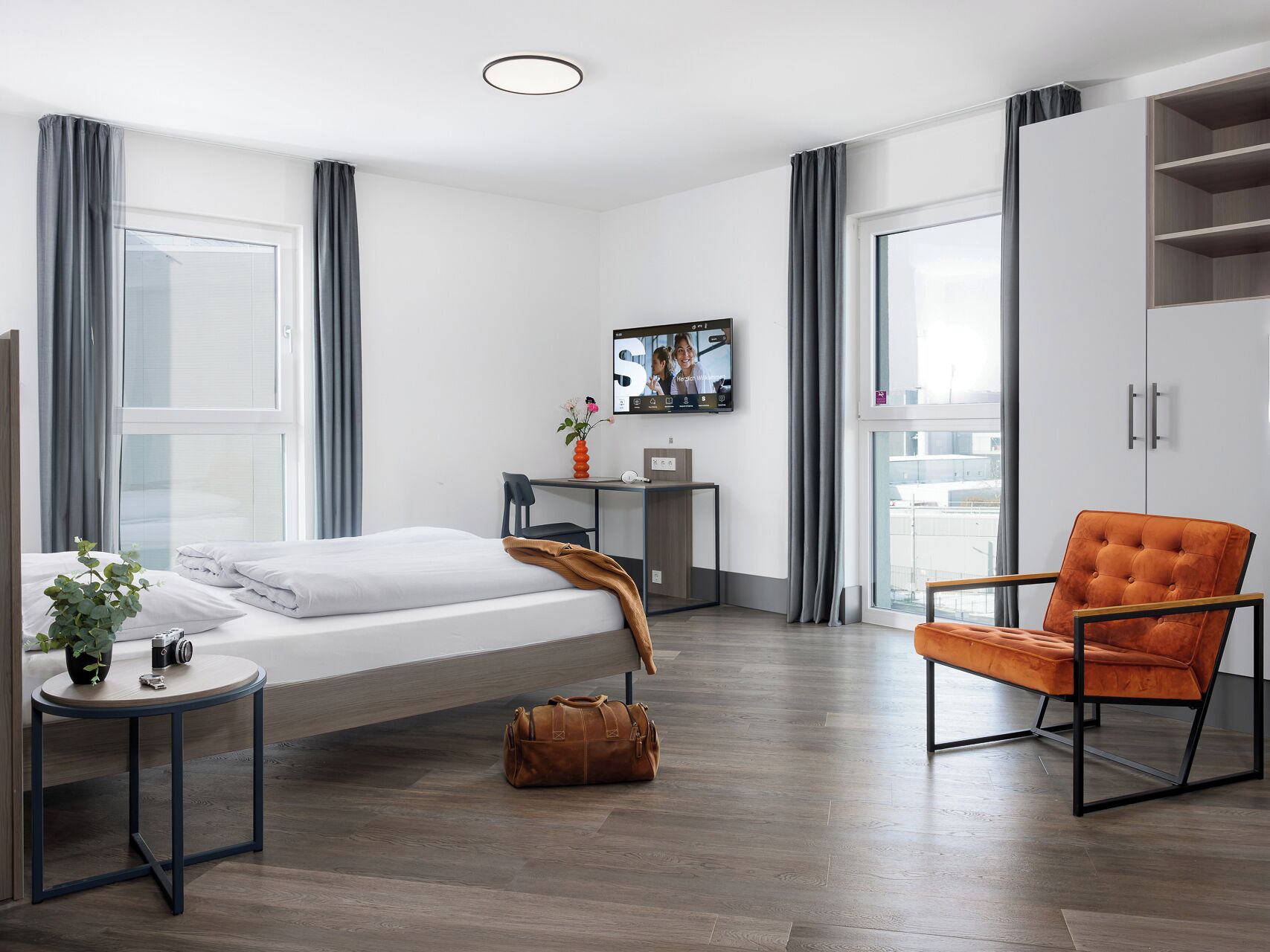 Studio XL | Blackout drapes, soundproofing, iron/ironing board, free WiFi