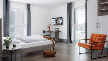 Studio XL | Blackout drapes, soundproofing, iron/ironing board, free WiFi