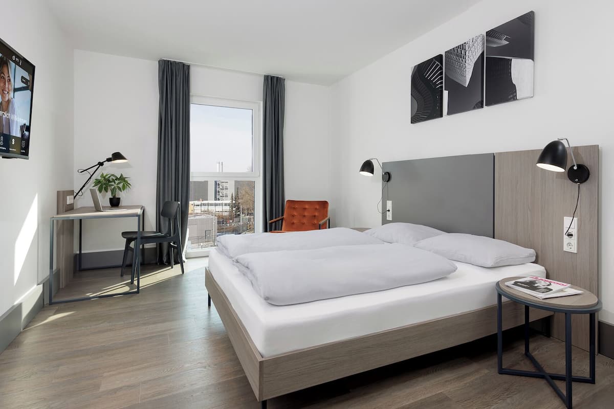 Classic | Cortinas blackout, insonorización y tabla de planchar con plancha