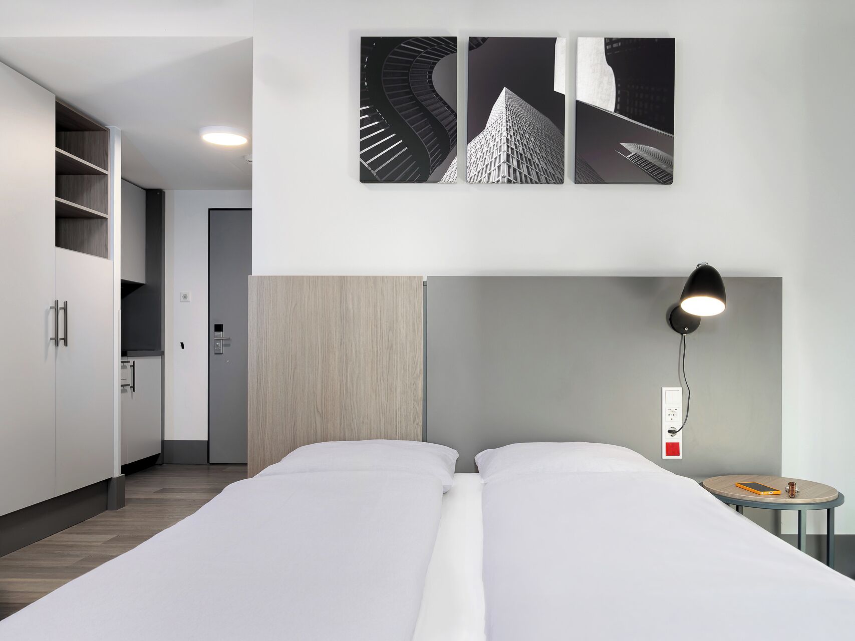 Studio L | Blackout curtains, soundproofing, iron/ironing board, free WiFi