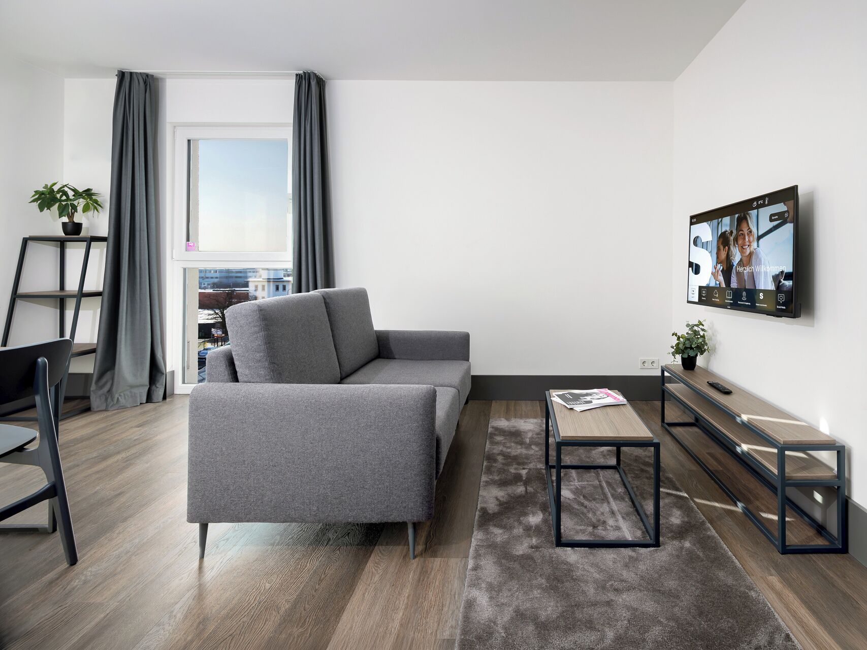Apartment | Wohnbereich | 50-Zoll-Smart-TV mit Kabelempfang, Fernseher