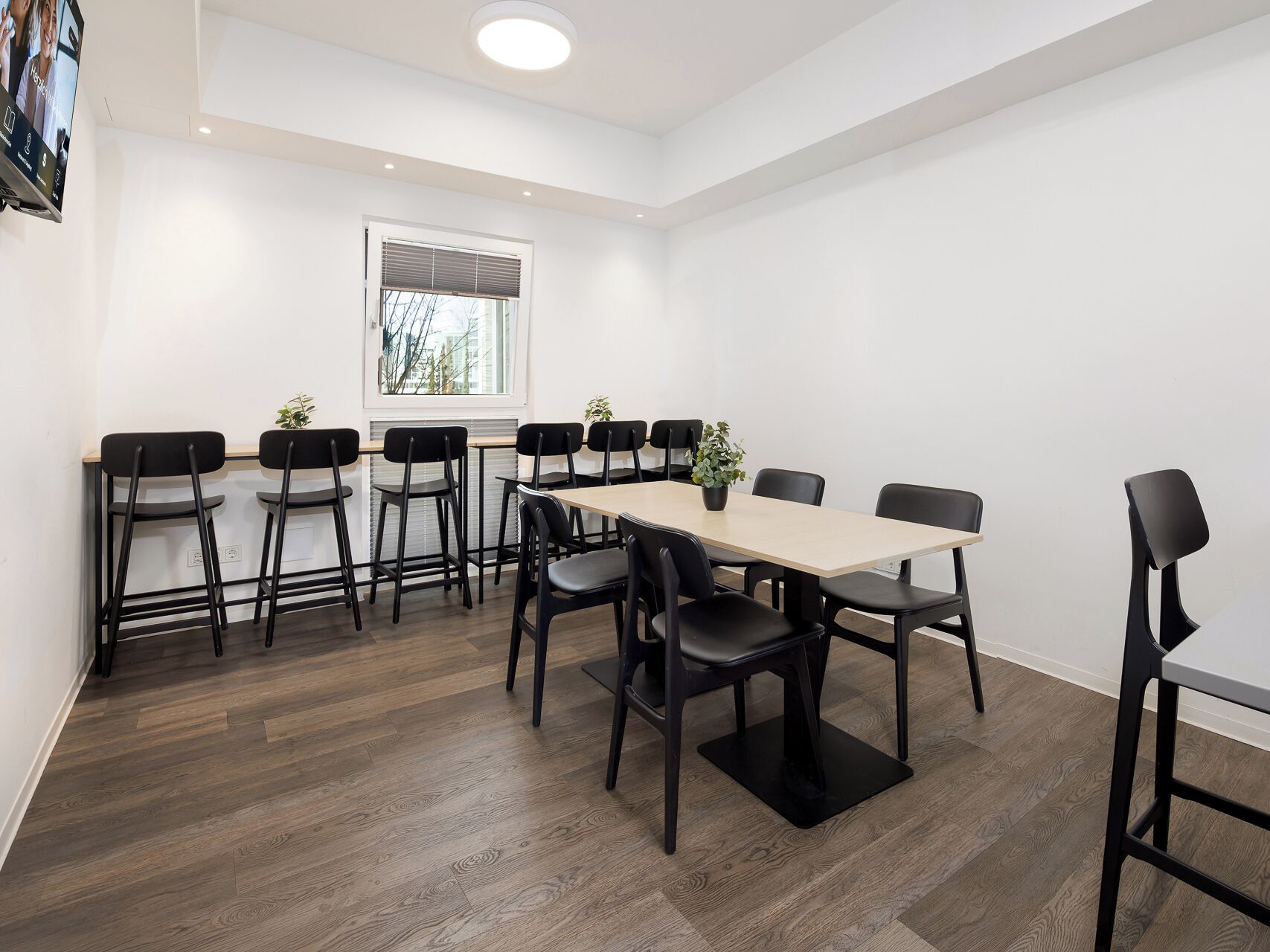 Kühlschrank, Mikrowelle, Gewürze