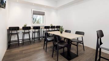 KĂŒhlschrank, Mikrowelle, GewĂŒrze