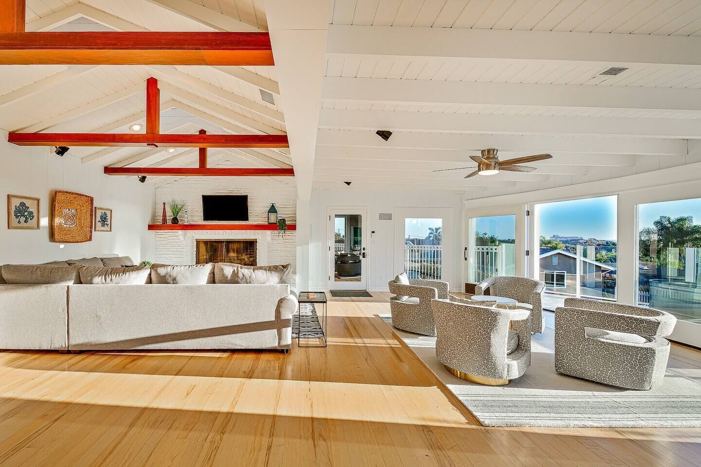 Oceanview luxury home with private pool, hot tub, outdoor kitchen & gas grill