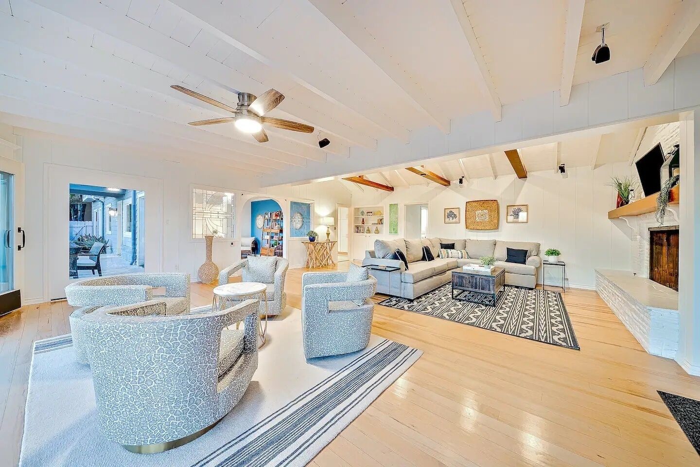 Oceanview luxury home with private pool, hot tub, outdoor kitchen & gas grill