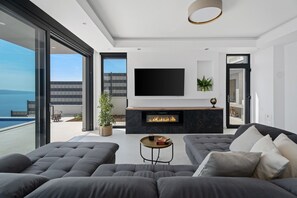 Flat-screen TV, fireplace