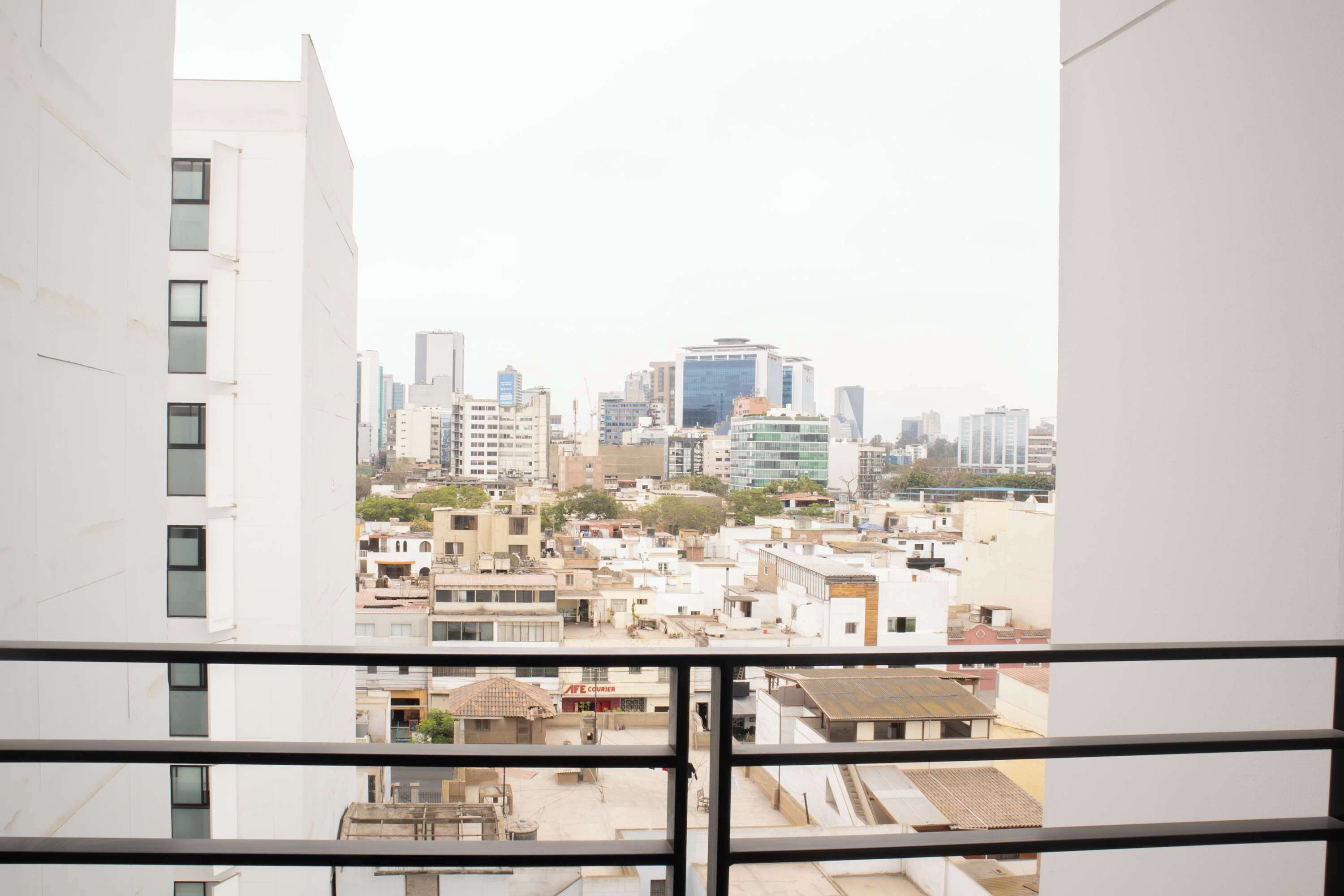 المنطقة المحيطة بالمنشأة