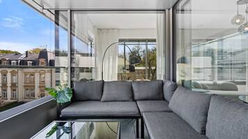 Een televisie en een kantoor