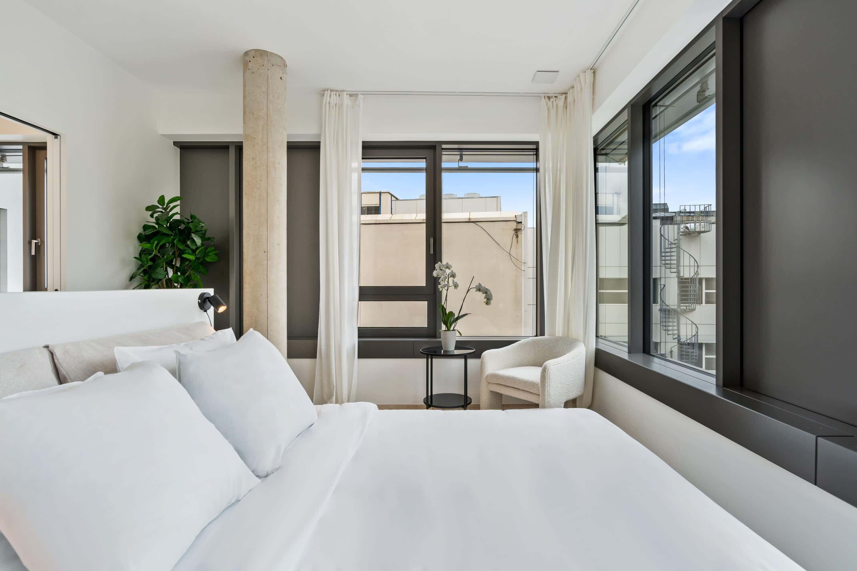 2 soverom, skrivebord, strykejern/-brett og wi-fi