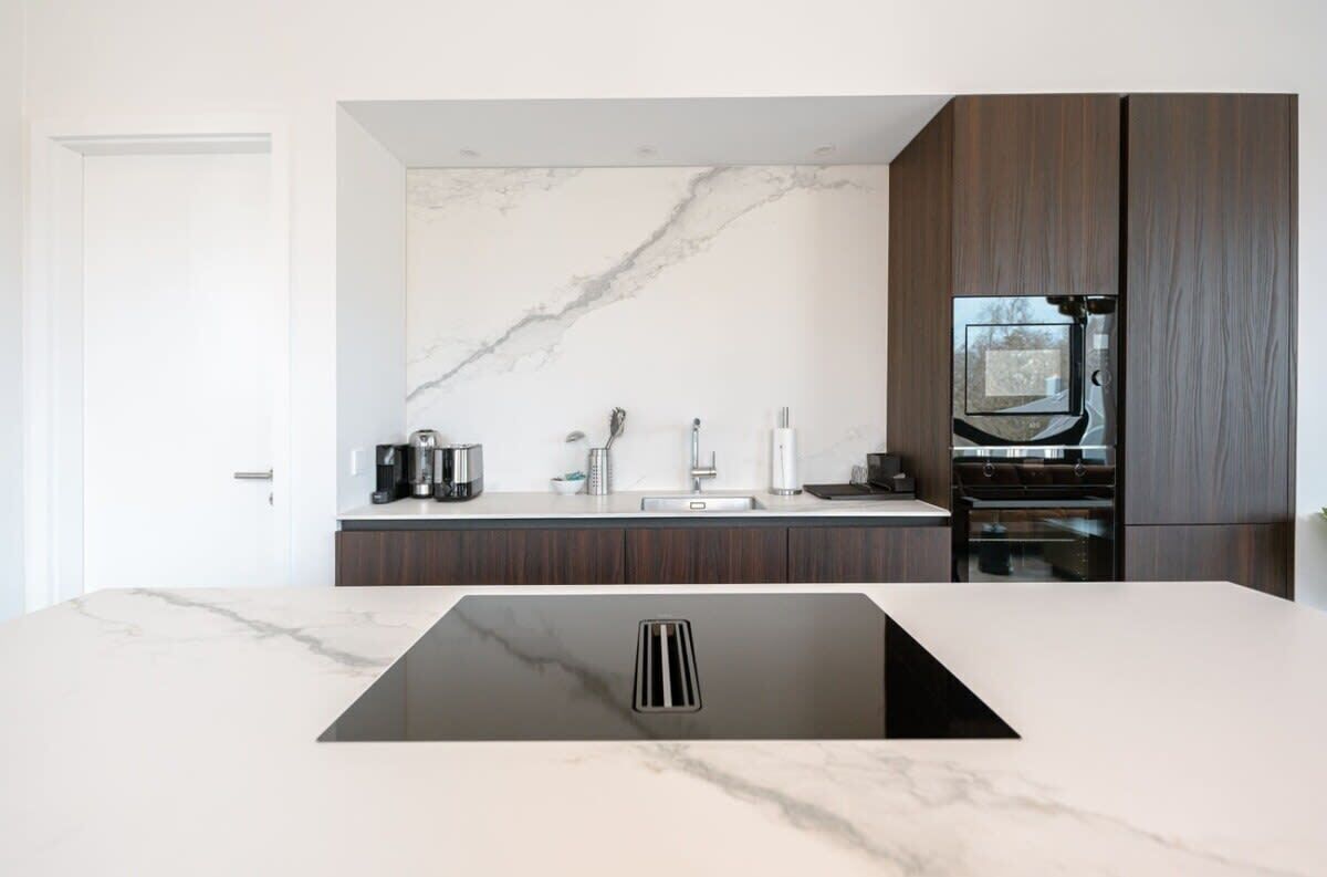 Refrigerador, microondas, horno, placa de cocina